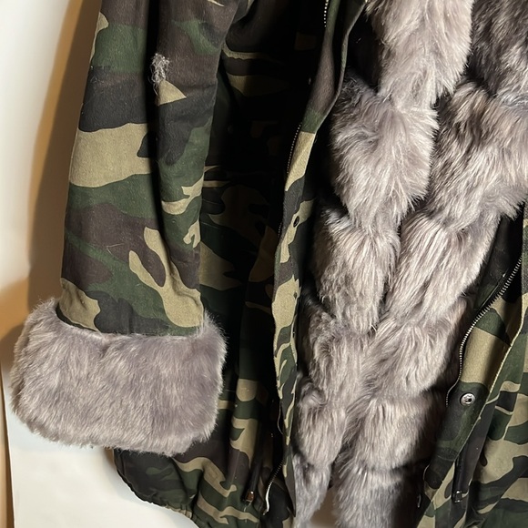 Camouflage faux Fur-Trimmed Parka - Picture 3 of 5